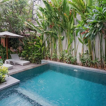 Dee Mansion Hotel Денпасар Екстериор снимка