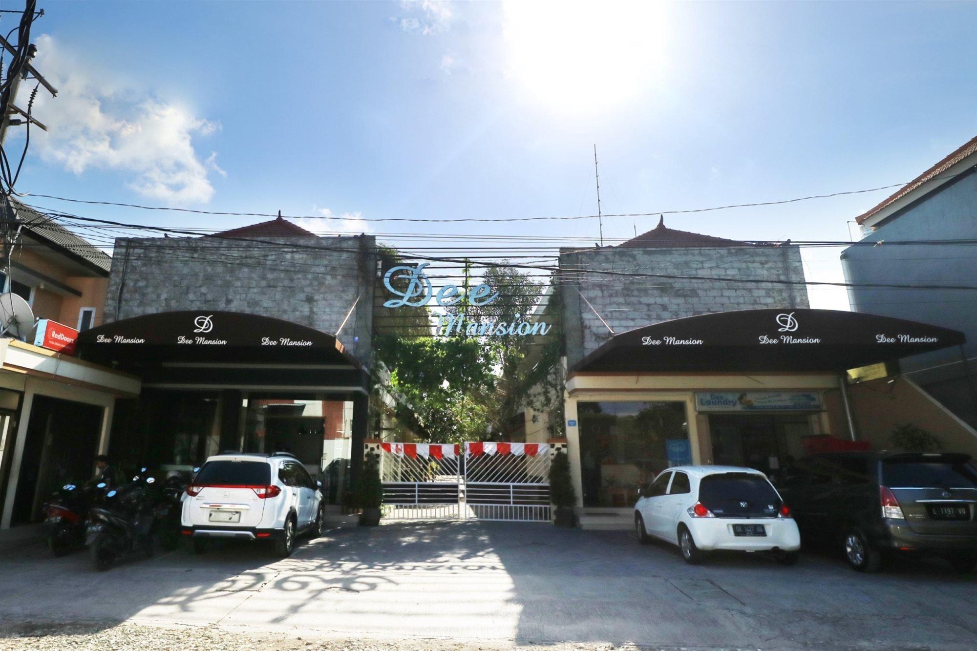 Dee Mansion Hotel Денпасар Екстериор снимка