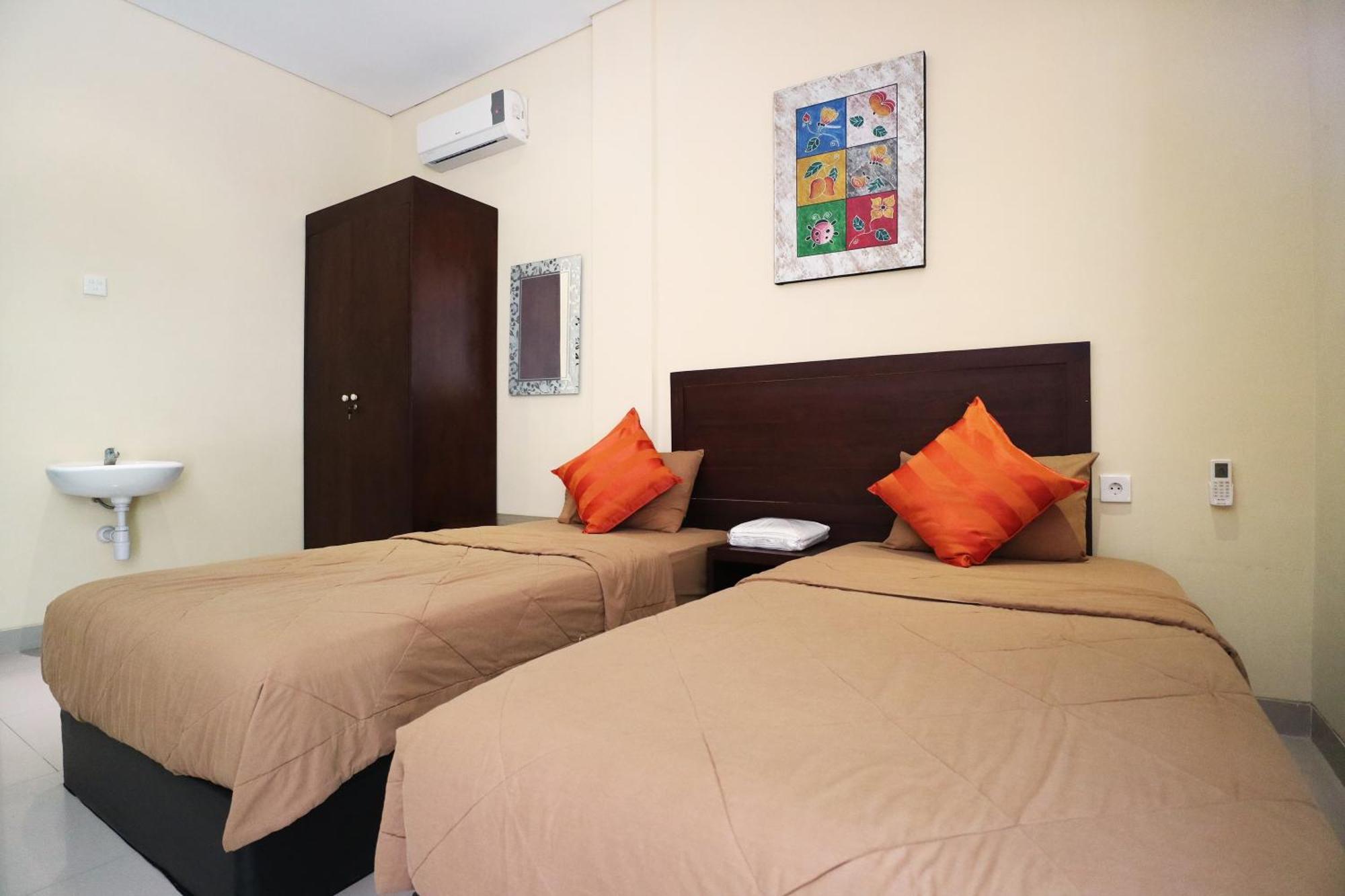 Dee Mansion Hotel Денпасар Екстериор снимка