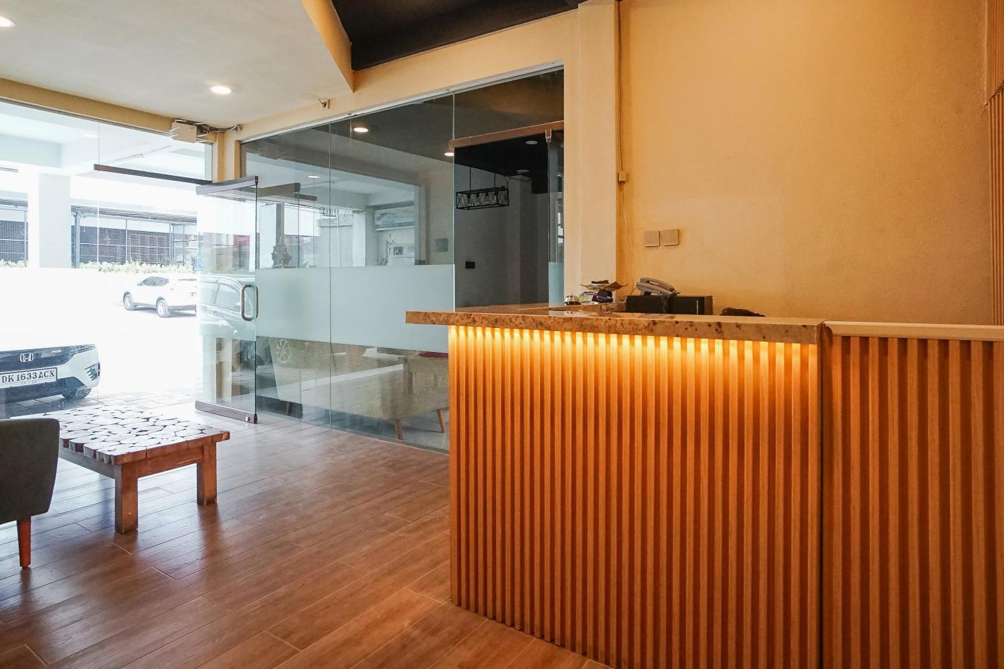 Dee Mansion Hotel Денпасар Екстериор снимка