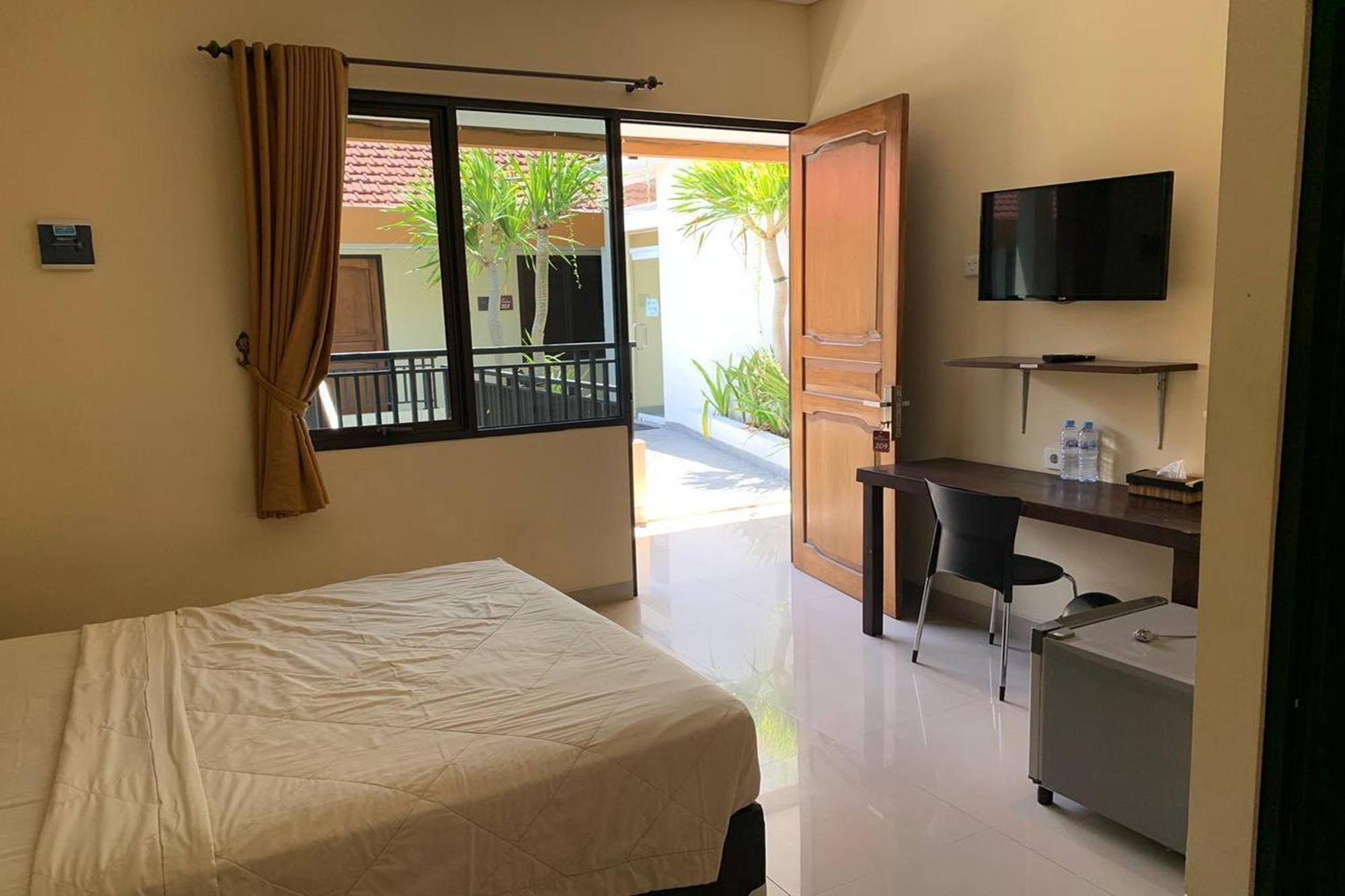 Dee Mansion Hotel Денпасар Екстериор снимка
