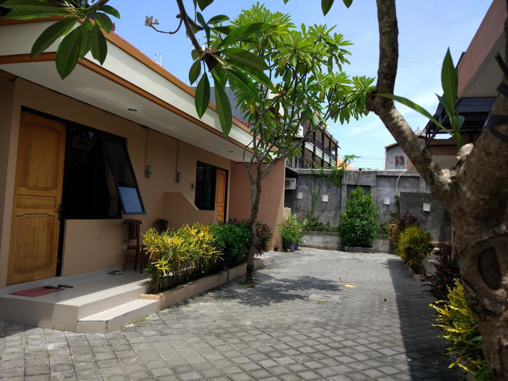Dee Mansion Hotel Денпасар Екстериор снимка