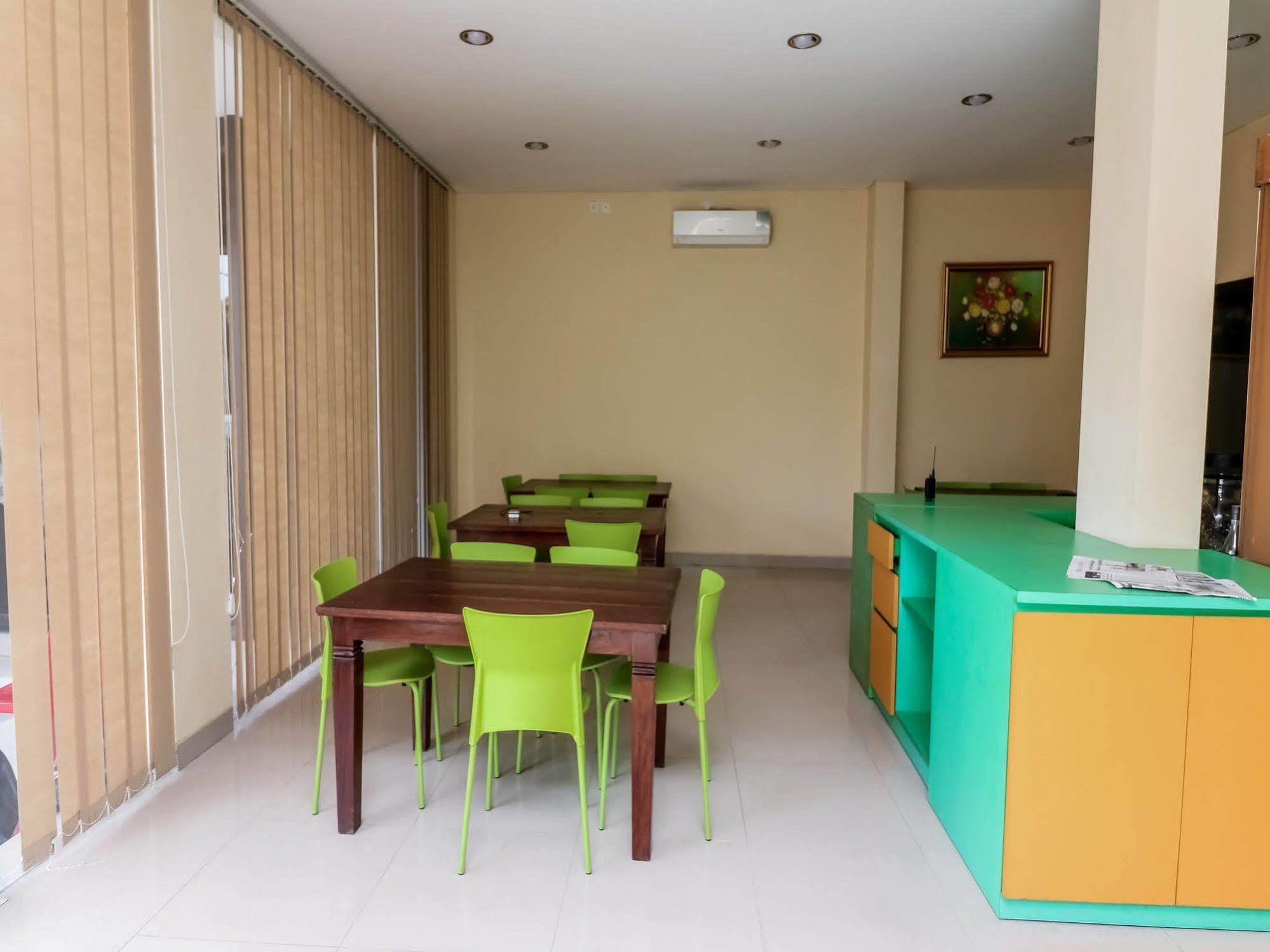 Dee Mansion Hotel Денпасар Екстериор снимка