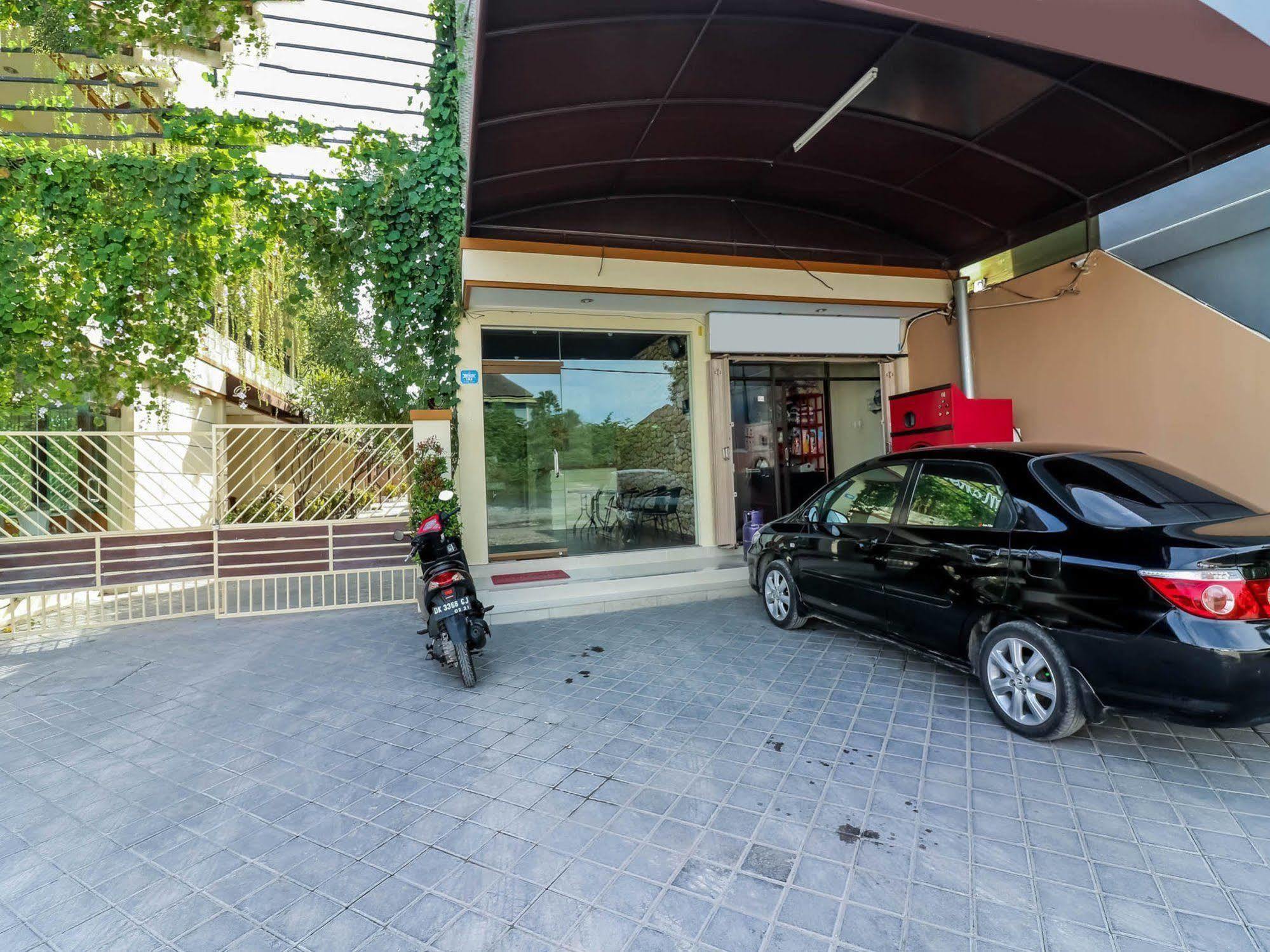 Dee Mansion Hotel Денпасар Екстериор снимка
